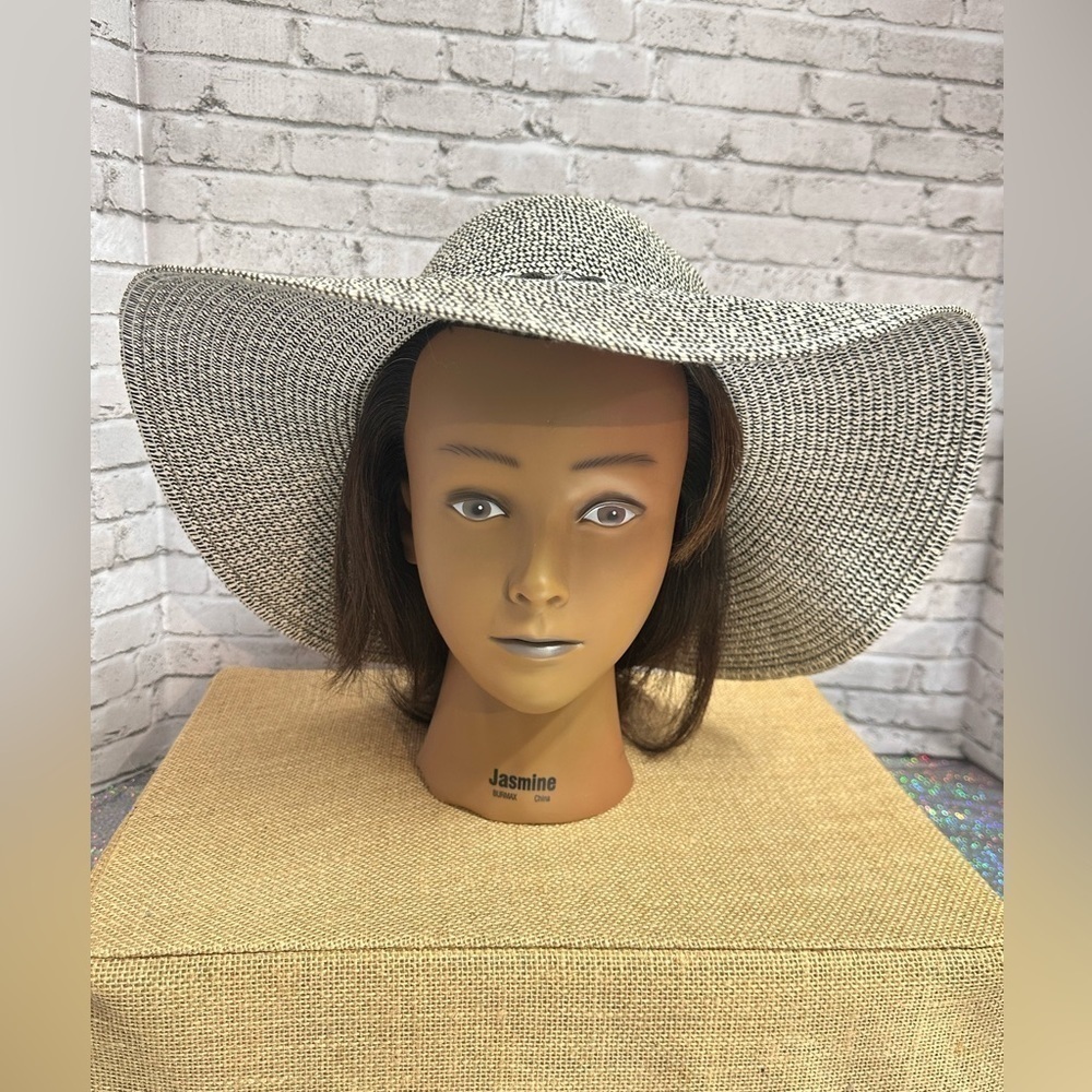 Womens Wide Brim Black White Woven Sun Hat Band & Chain Accent